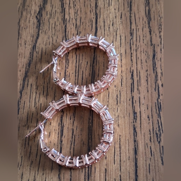 Elegant Rose Gold And Crystal Hoop Earrings EUC - Picture 11 of 11